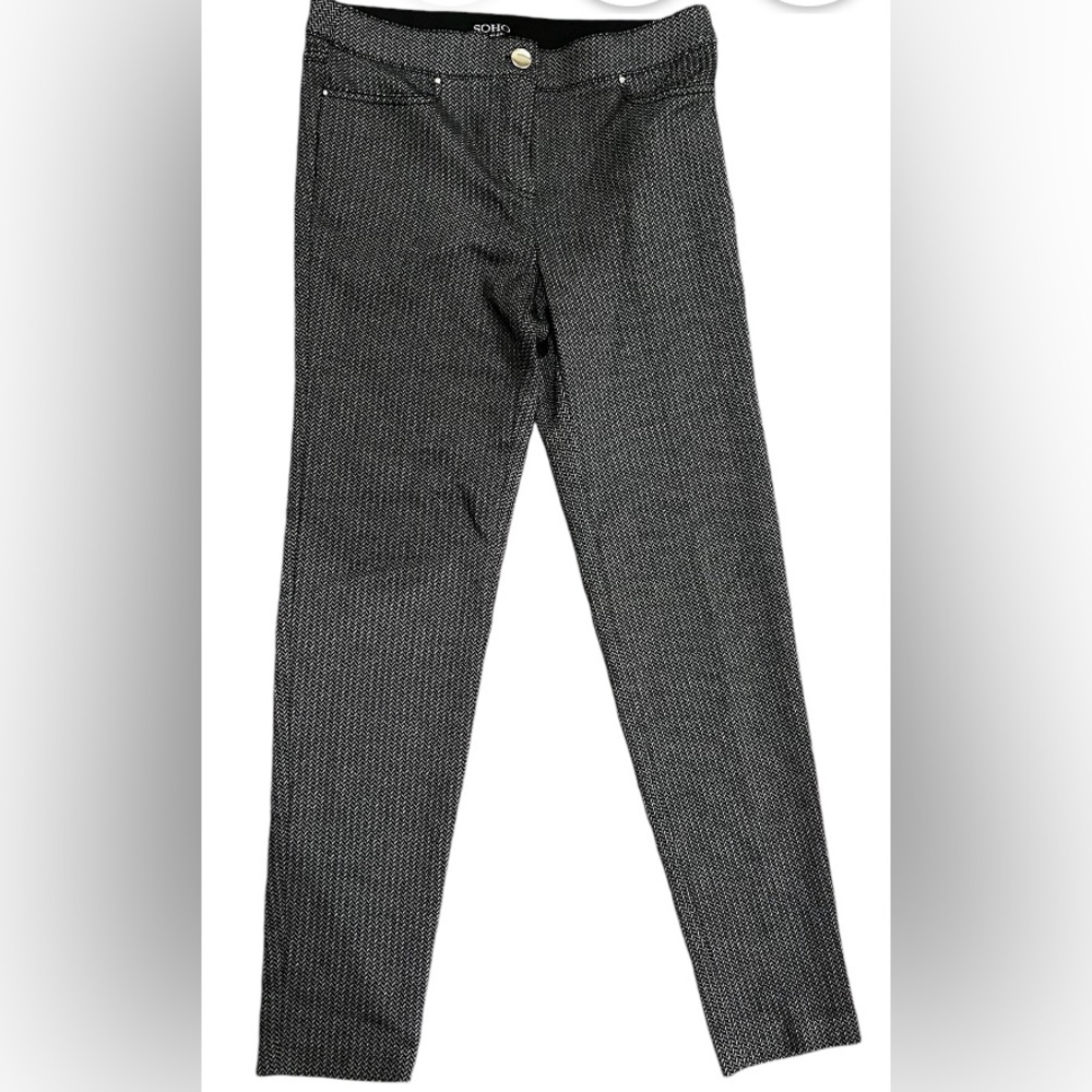 Soho Brand small scale herringbone with zipper detail. Skinny legs.